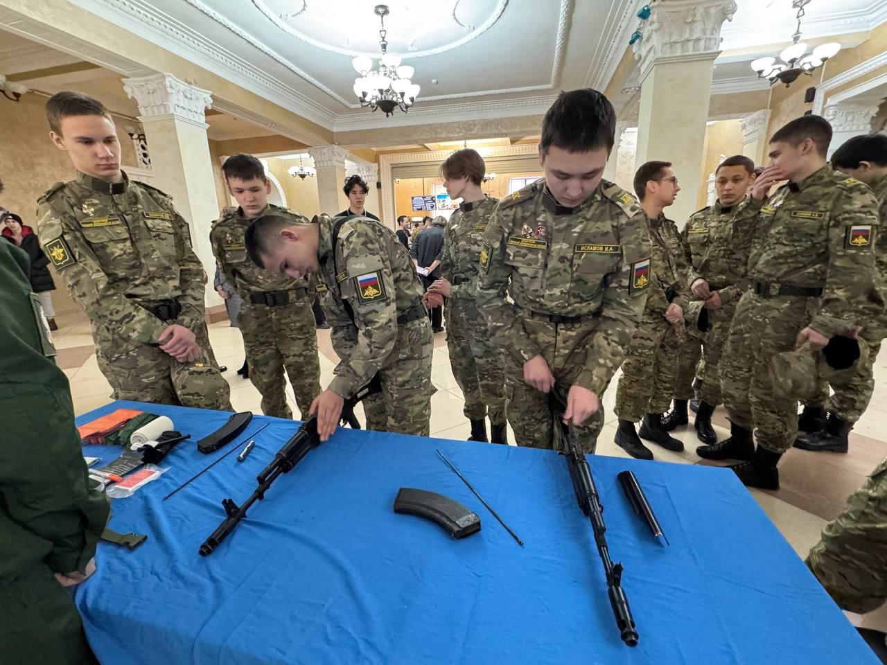 момент выставки